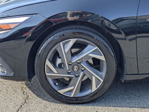 Certified 2025 Hyundai Elantra Sport FWD image 10