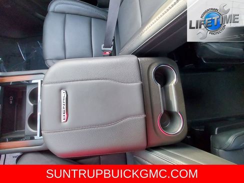 Used 2025 GMC Yukon XL Denali image 18