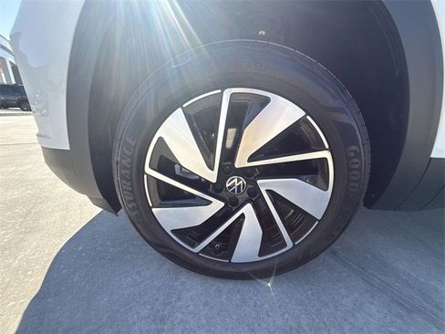 Used 2024 Volkswagen Atlas SE image 10