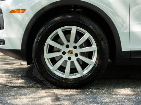 Used 2019 Porsche Cayenne AWD/4WD image 13