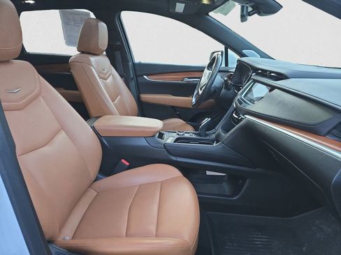 Certified 2023 Cadillac XT5 Premium Luxury w/ LPO, Floor Liner Package image 17