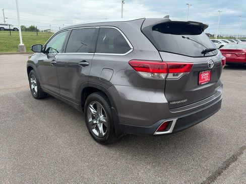 Used 2019 Toyota Highlander Limited Platinum AWD/4WD image 3