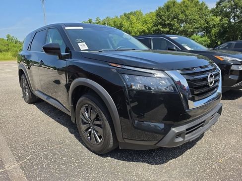 Certified 2024 Nissan Pathfinder S FWD image 2