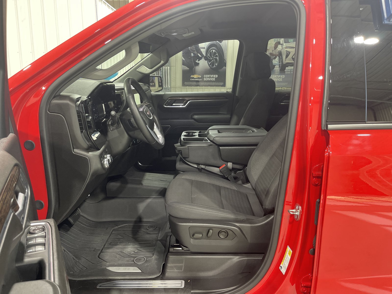 Used 2024 GMC Sierra 1500 Elevation AWD/4WD image 2