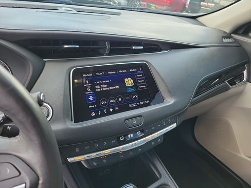 Used 2023 Cadillac XT4 Premium Luxury FWD image 29