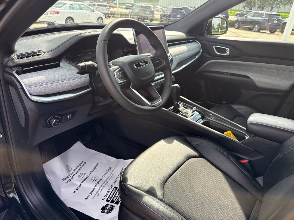 Used 2023 Jeep Compass Latitude w/ Convenience Group AWD/4WD image 8