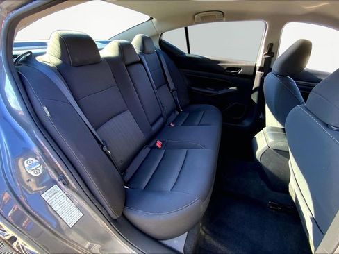 Used 2024 Nissan Altima 2.5 SV image 17