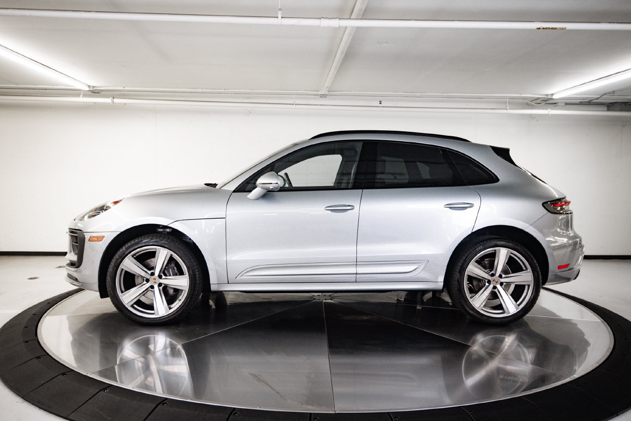Certified 2026 Porsche Macan AWD/4WD image 2