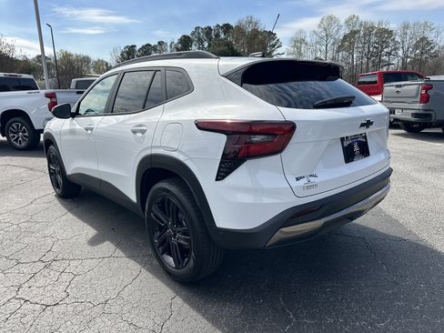 New 2026 Chevrolet Trax ACTIV w/ Sunroof Package FWD image 7