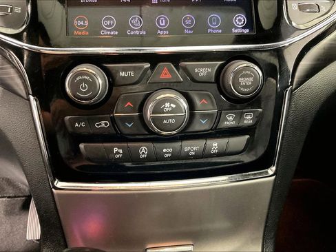 Used 2020 Jeep Grand Cherokee Altitude RWD image 32