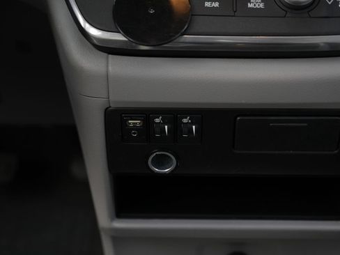 Used 2017 Toyota Sienna XLE Premium FWD image 40