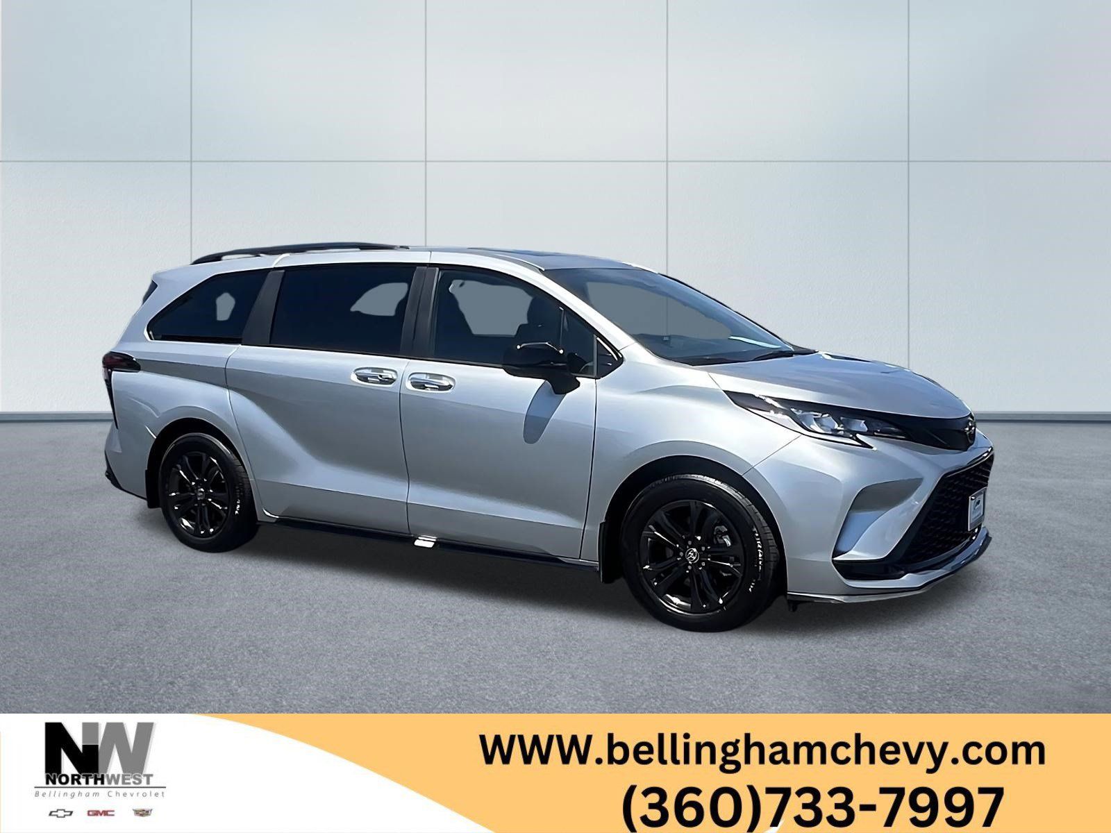 Used 2025 Toyota Sienna XSE AWD/4WD image 1