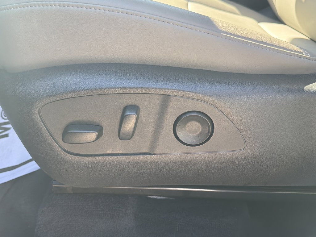 Used 2026 GMC Acadia Elevation w/ Elevation Premium Package FWD image 16