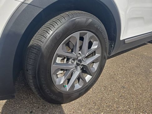 Certified 2024 Kia Telluride LX FWD image 12