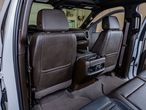 Used 2022 GMC Sierra 3500 Denali w/ Denali Ultimate Package AWD/4WD image 34