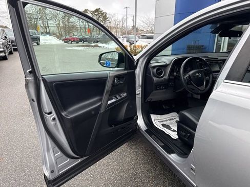 Used 2017 Toyota RAV4 SE image 10