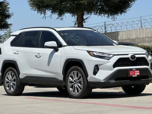 Used 2023 Toyota RAV4 XLE Premium FWD image 10