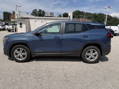 Used 2024 GMC Terrain SLE FWD image 4