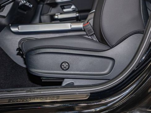 Used 2026 Mercedes-Benz GLB 250 4MATIC image 15