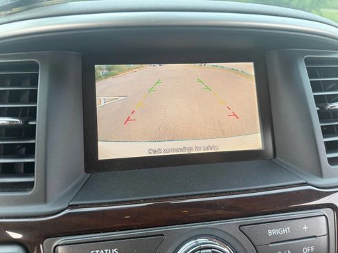 Used 2015 Nissan Pathfinder SL image 17