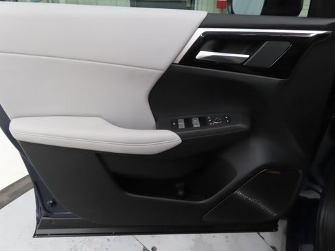 New 2026 Mitsubishi Outlander SE FWD image 9