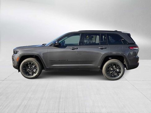 New 2025 Jeep Grand Cherokee Altitude image 5