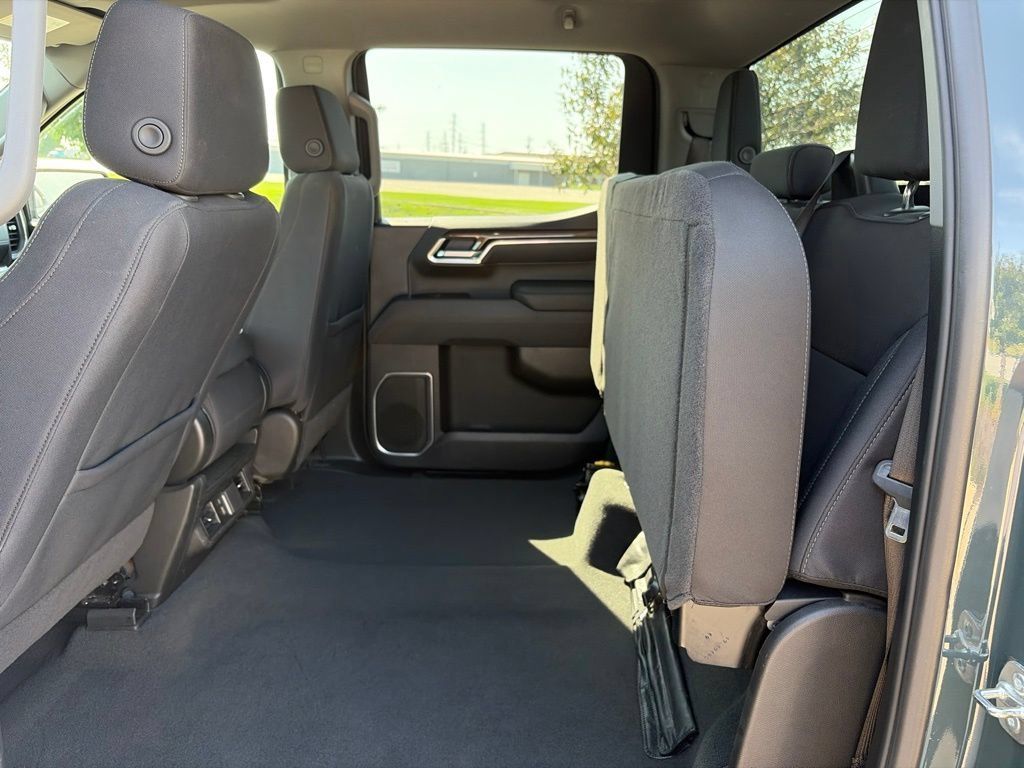 Used 2025 Chevrolet Silverado 1500 LT AWD/4WD image 39