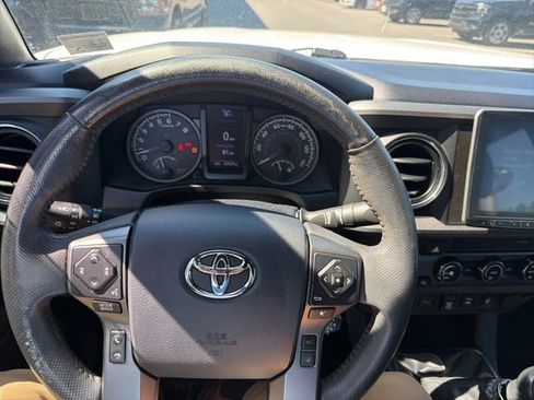 Used 2019 Toyota Tacoma TRD Off-Road w/ Technology Package AWD/4WD image 23