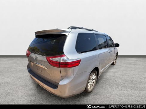 Used 2017 Toyota Sienna Limited Premium FWD image 4