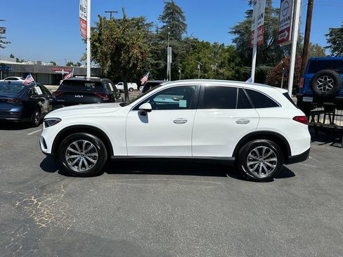 Used 2024 Mercedes-Benz GLC 300 image 3