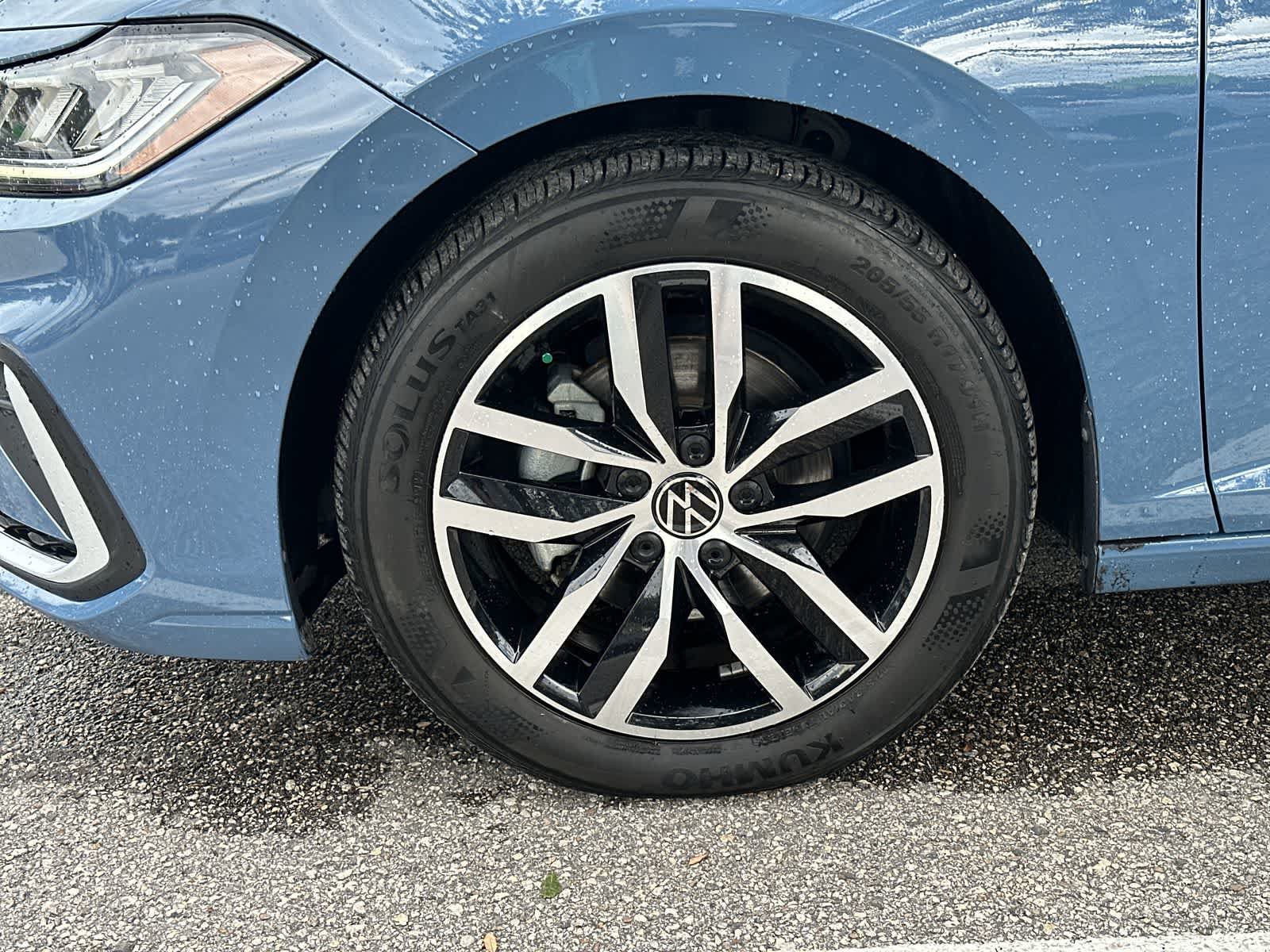 Used 2025 Volkswagen Jetta SE FWD image 13