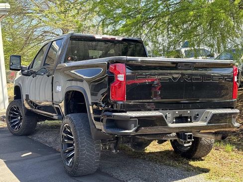 Used 2021 Chevrolet Silverado 2500 Custom w/ Custom Value Package image 3