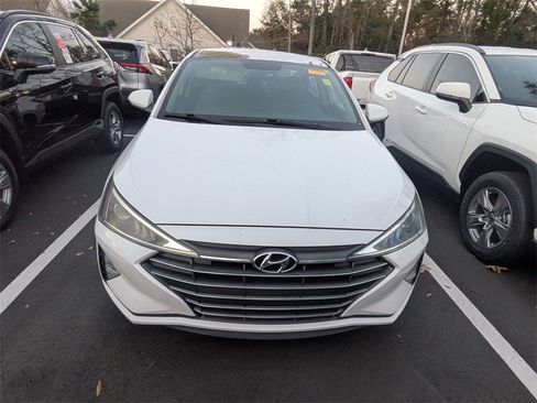 Used 2019 Hyundai Elantra SE image 2