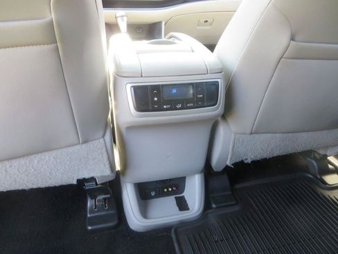 Used 2015 Toyota Highlander XLE FWD image 28