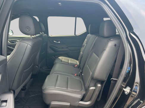 Used 2023 Chevrolet Traverse LT FWD image 12