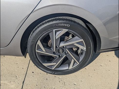 Used 2024 Hyundai Elantra Limited FWD image 13