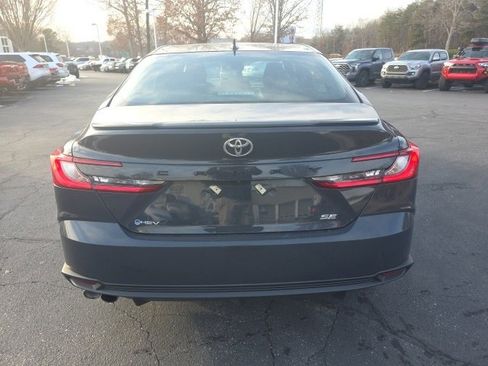 Used 2025 Toyota Camry SE image 7