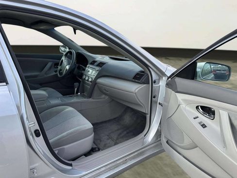 Used 2011 Toyota Camry LE FWD image 18