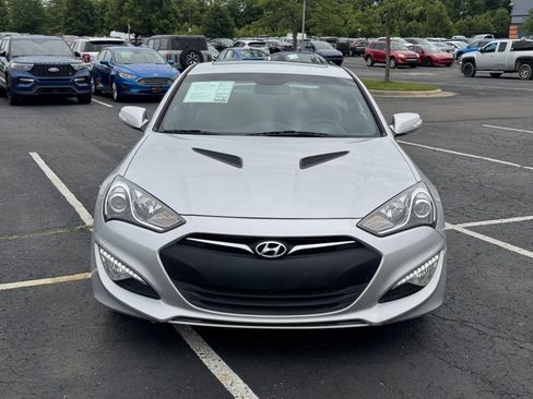 Used 2016 Hyundai Genesis Coupe 3.8 RWD image 3