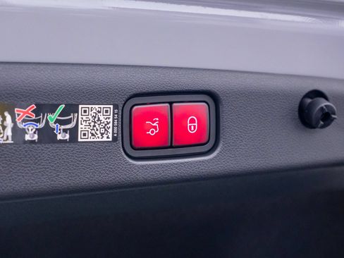 New 2026 Mercedes-Benz E 53 AMG e 4MATIC Sedan image 42