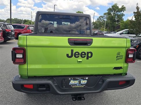 New 2025 Jeep Gladiator Willys image 14