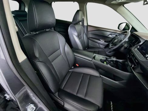 Used 2023 Nissan Rogue SV w/ SV Premium B Package FWD image 31