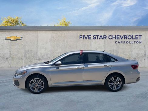 Used 2023 Volkswagen Jetta SE FWD image 5