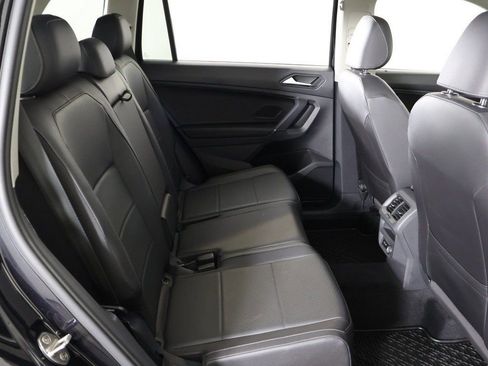 Used 2020 Volkswagen Tiguan SE image 33