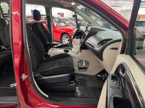 Used 2016 Dodge Grand Caravan SXT image 23
