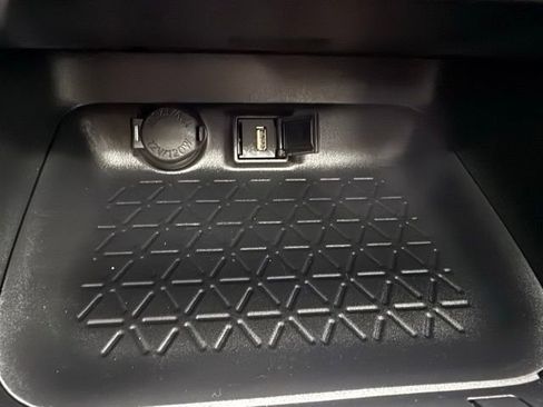 Used 2020 Toyota RAV4 XLE w/ Convenience Package image 23