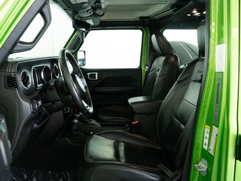 Used 2020 Jeep Wrangler Unlimited Sahara w/ Uconnect 4C Nav & Sound Group AWD/4WD image 10