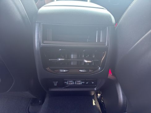 Used 2024 Jeep Grand Cherokee Limited AWD/4WD image 32