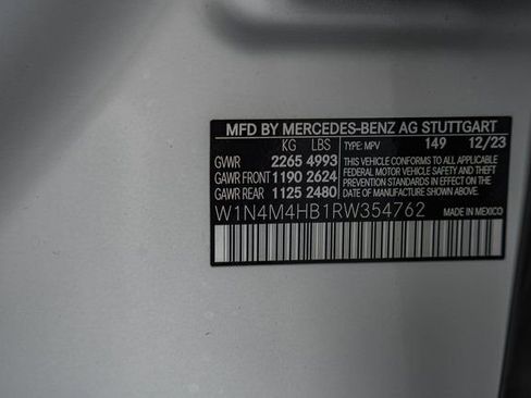 Certified 2024 Mercedes-Benz GLB 250 4MATIC w/ Winter Heating Package image 39