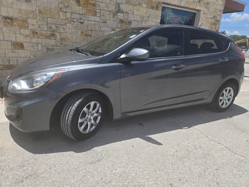 Used 2012 Hyundai Accent GS FWD image 3